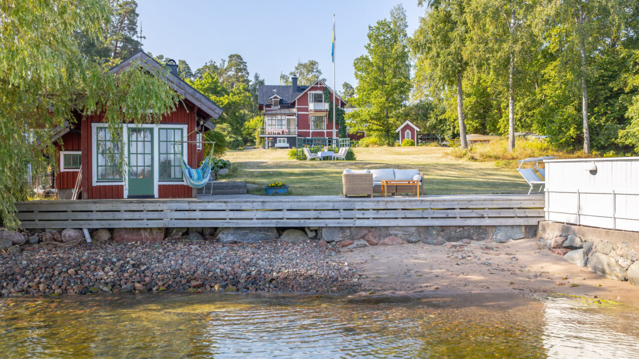 6 bedrooms | 2 bathrooms | 12 guests