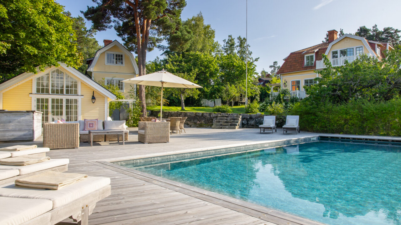 5 bedrooms | 2 bathrooms | 10 guests