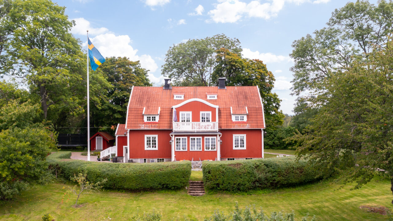 13 bedrooms | 5 bathrooms | 22 guests