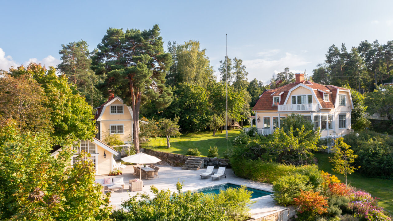 5 bedrooms | 2 bathrooms | 10 guests