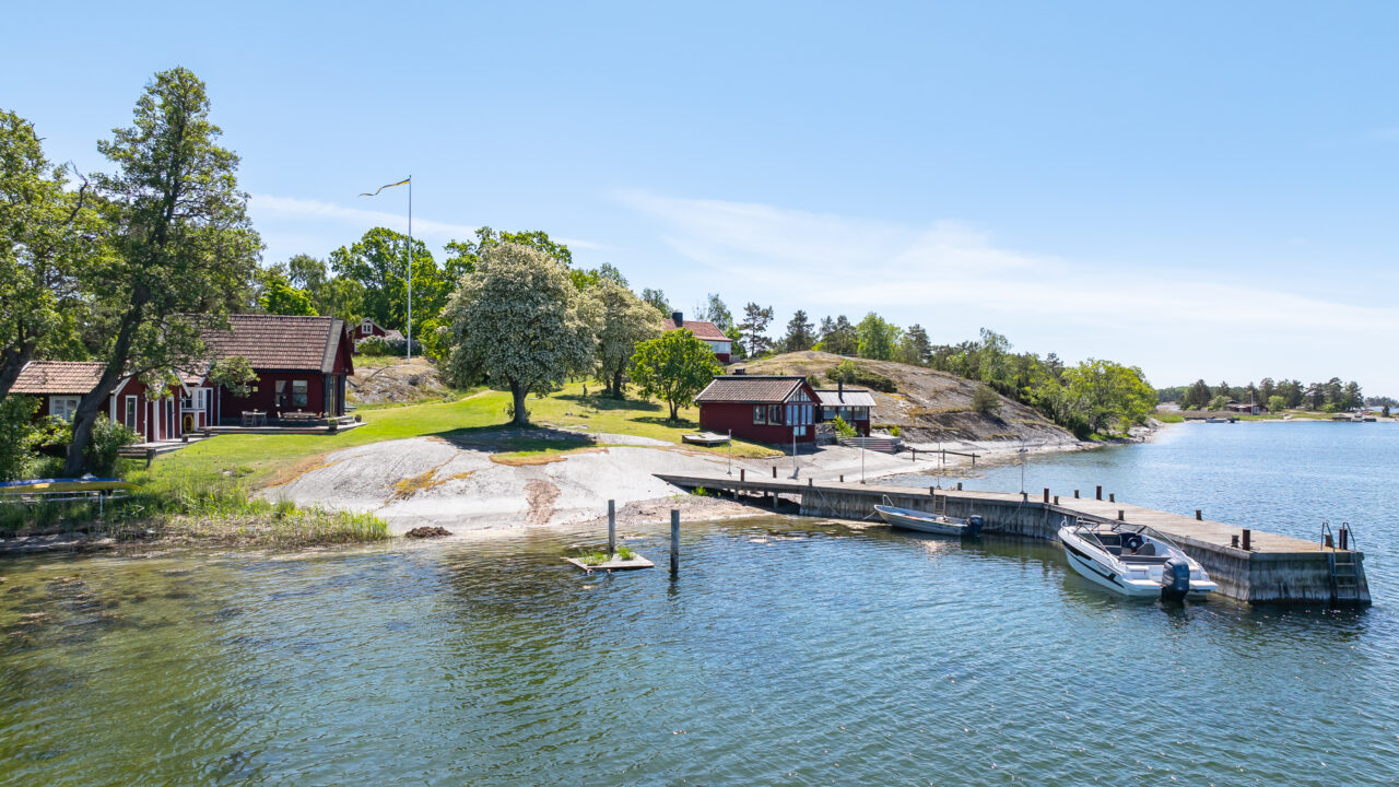 14 Bedrooms | 4 Bathrooms | 25 Guests