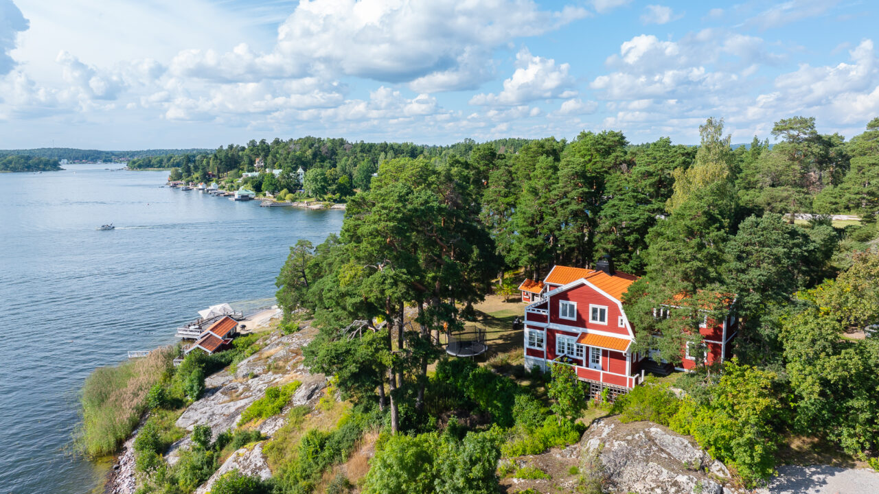 6 Bedrooms | 3 Bathrooms | 15 Guests