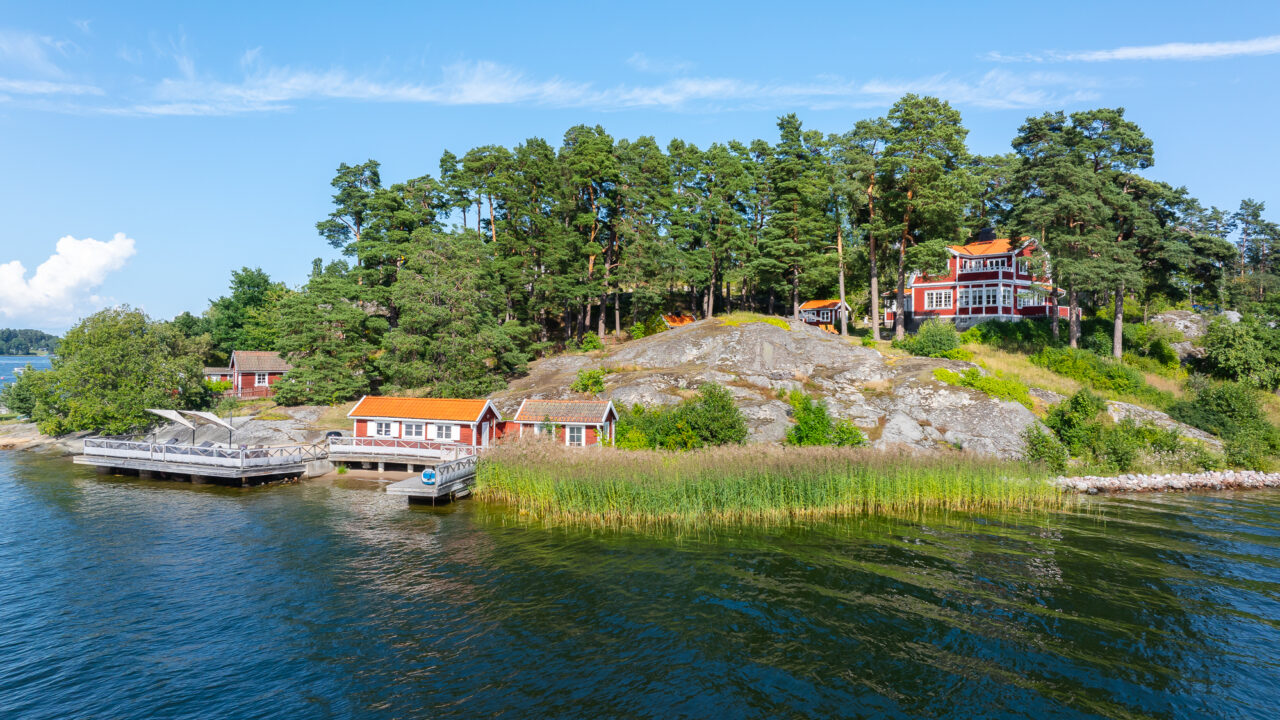 6 Bedrooms | 3 Bathrooms | 12 Guests