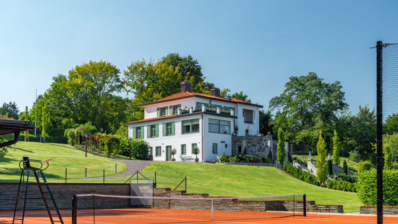 6 Bedrooms | 6 Bathrooms | 12 Guests